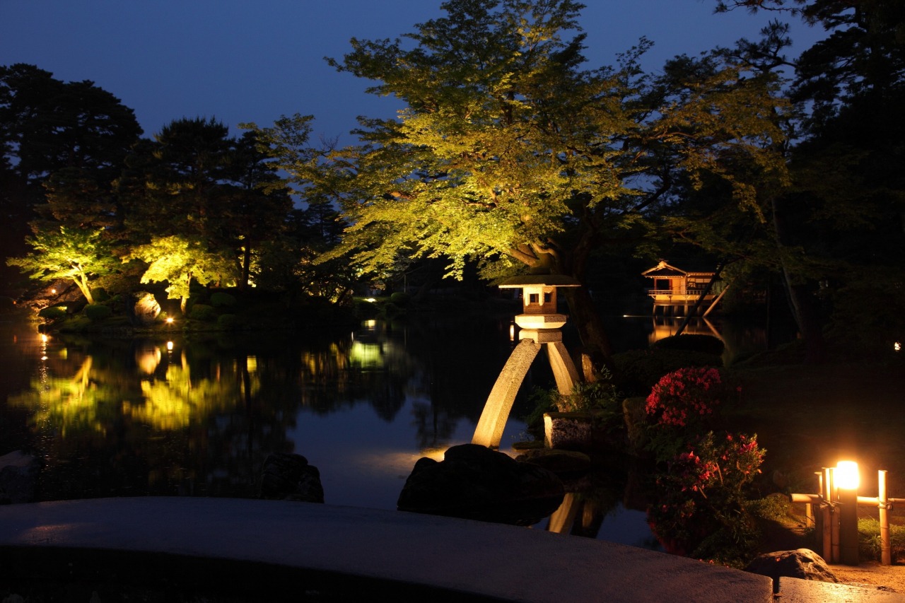 The Four Seasons of Kanazawa Castle and Kenrokuen Garden: …