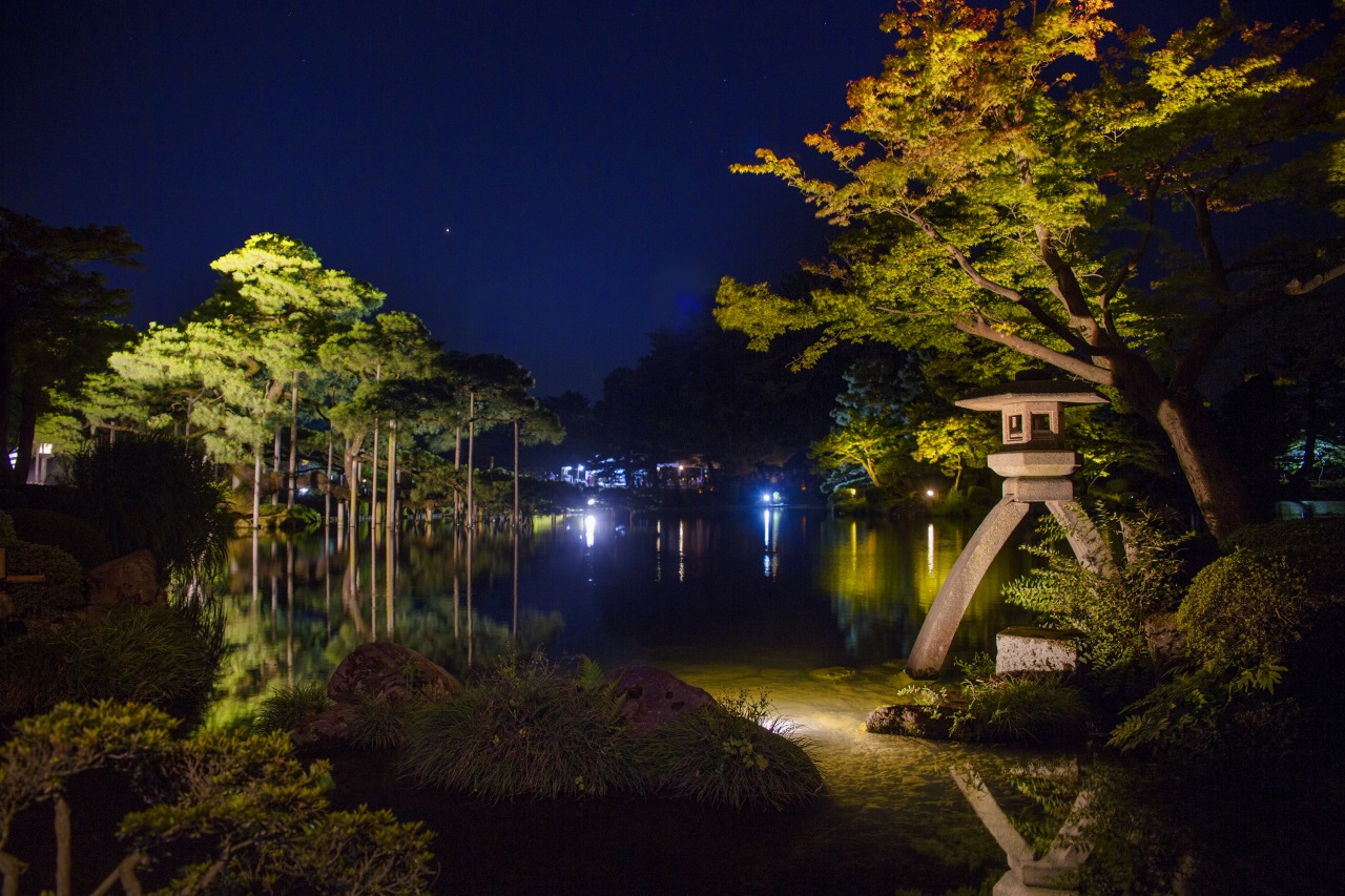 The Four Seasons of Kanazawa Castle and Kenrokuen Garden: …
